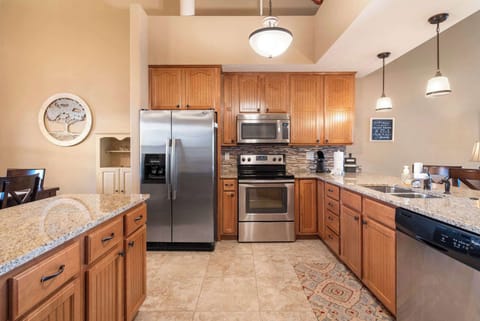 Condo, Multiple Beds, Balcony (Majestic Lakeview Escape) | Private kitchen | Coffee/tea maker