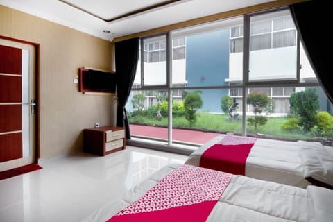 Deluxe Twin Room | Desk, WiFi (free), bed sheets