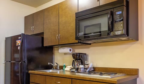 Full-size fridge, microwave, stovetop, coffee/tea maker