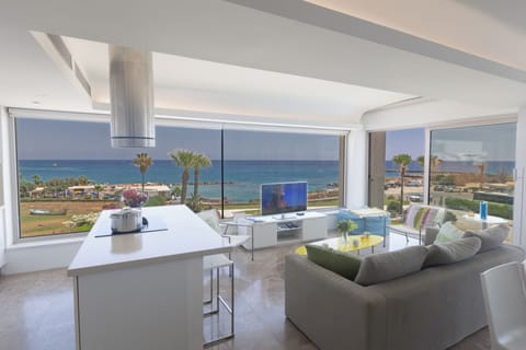 Apartment, 2 Bedrooms, Balcony, Garden View | Living area