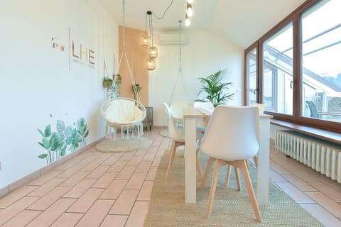 Apartment, 2 Bedrooms, Terrace, City View | Dining