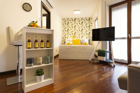 Design Studio | Living area | 40-inch Smart TV with digital channels, TV