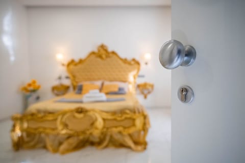 Deluxe Studio | Desk, blackout drapes, soundproofing, free WiFi