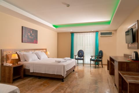 Standard Triple Room | Premium bedding, minibar, in-room safe, desk