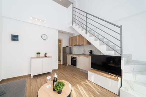 Loft, 2 Bedrooms | Private kitchen | Full-size fridge, oven, stovetop, coffee/tea maker