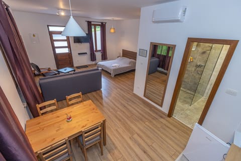 Comfort Studio, Hot Tub | Desk, iron/ironing board, free WiFi