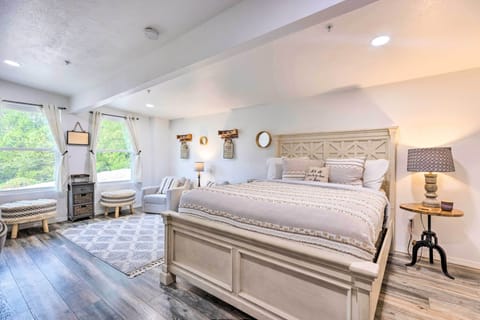 House (5 Bedrooms) | Interior