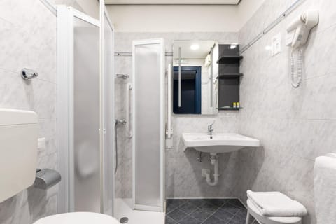 Standard Double Room, Accessible | Bathroom | Shower, hair dryer, towels