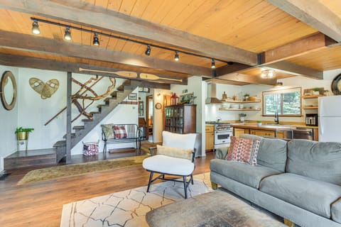 House (6 Bedrooms) | Interior