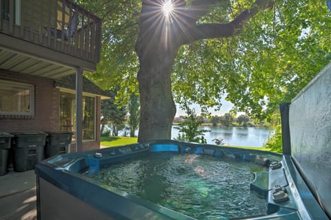 House (5 Bedrooms) | Interior