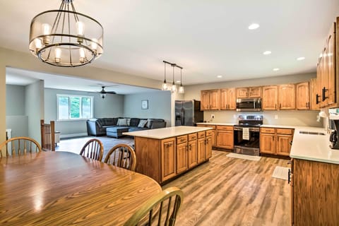 House (6 Bedrooms) | Interior