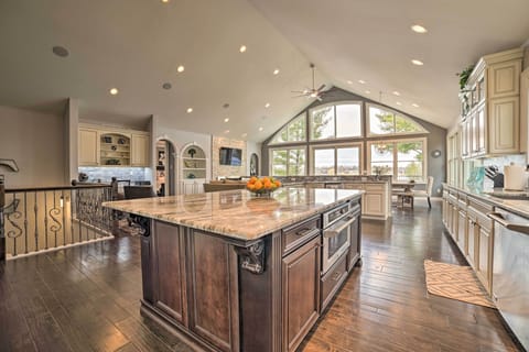 House (5 Bedrooms) | Interior