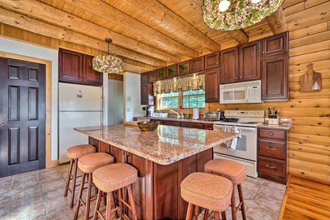 House (5 Bedrooms) | Interior