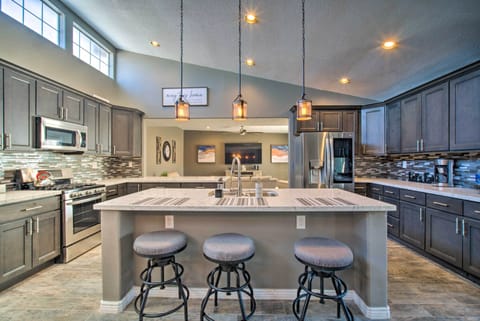 House (3 Bedrooms) | Interior
