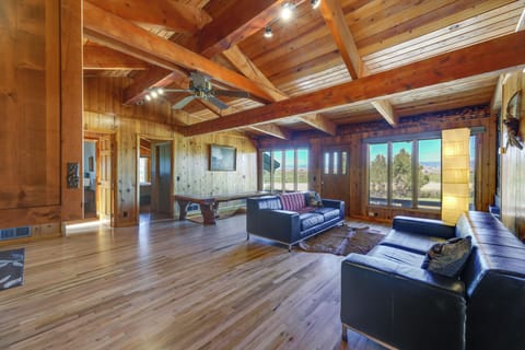 House (6 Bedrooms) | Interior