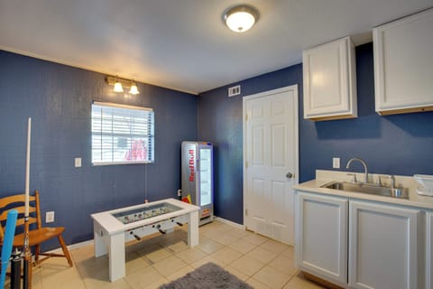 House (6 Bedrooms) | Interior