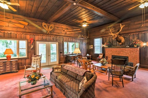 House (6 Bedrooms) | Interior