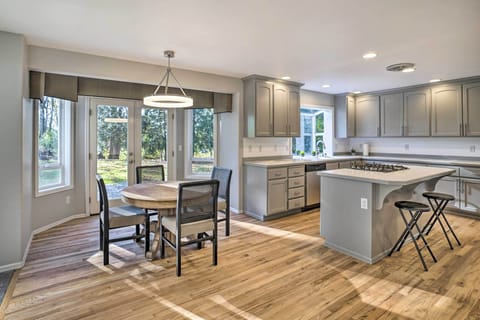 House (5 Bedrooms) | Interior
