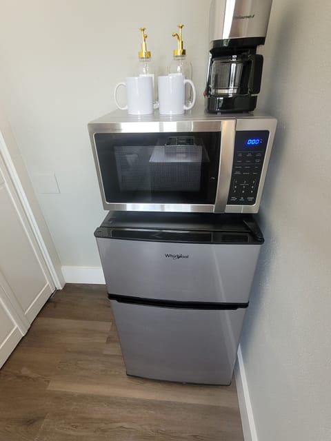 King Suite | Free WiFi, bed sheets