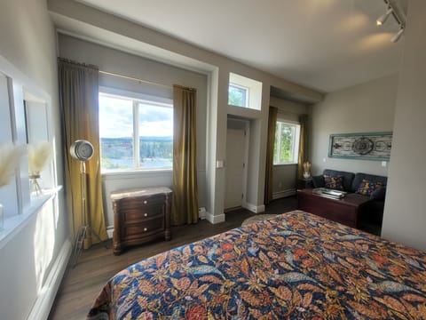 King Suite | Mountain view