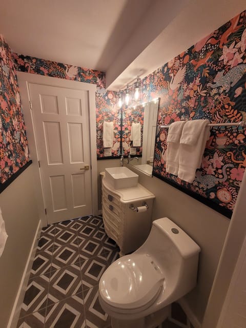 King Suite | Bathroom | Hair dryer, towels, soap, shampoo