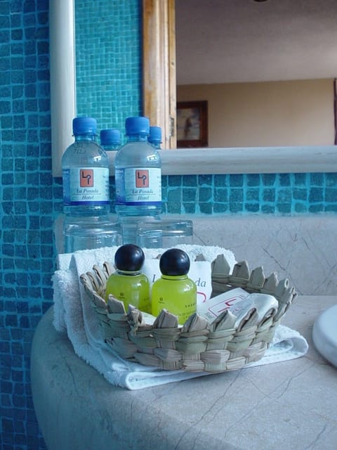 Twin Room | Bathroom amenities | Shower, free toiletries, towels