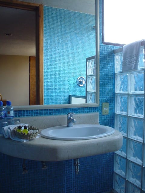 Twin Room | Bathroom sink