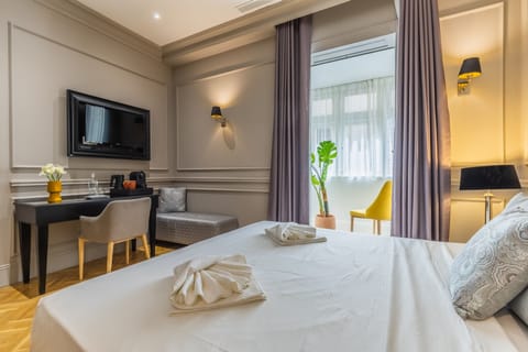 Jasmine | 1 bedroom, desk, free WiFi