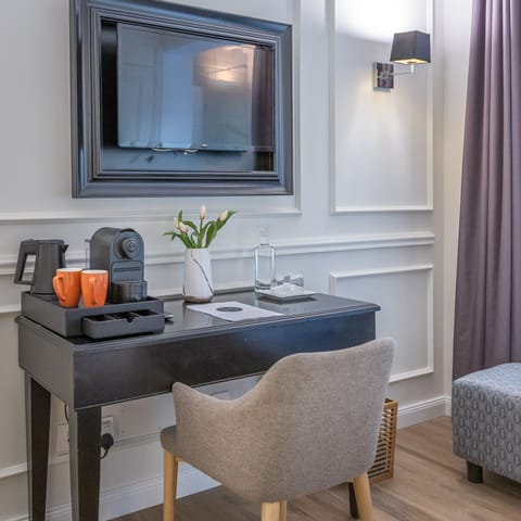 Poppy | 1 bedroom, desk, free WiFi