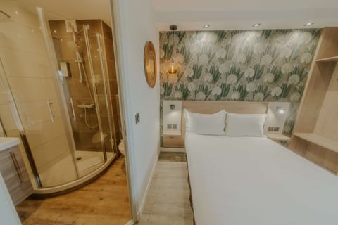 Frette Italian sheets, premium bedding, Select Comfort beds, desk