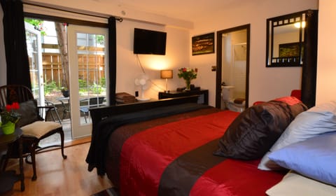 Economy Room, Private Bathroom | Individually decorated, individually furnished, desk, iron/ironing board