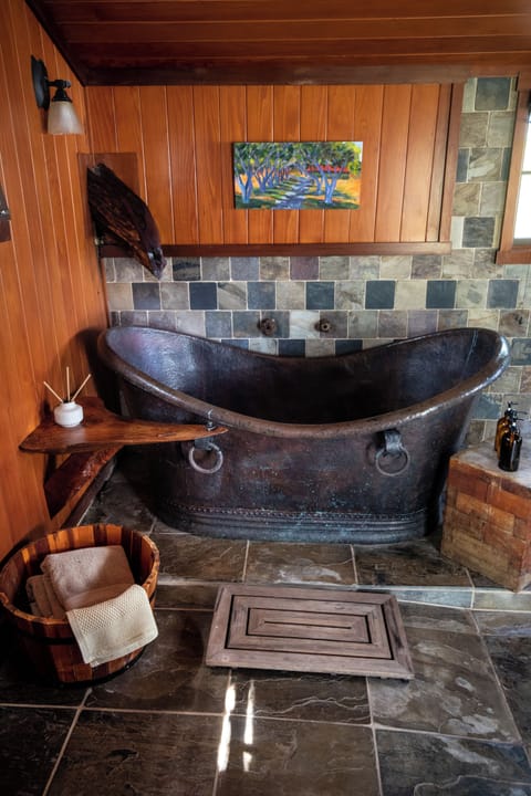 Classic House | Bathroom | Combined shower/tub, deep soaking tub, towels