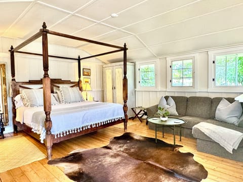 Romantic Studio Suite | Egyptian cotton sheets, premium bedding, individually decorated