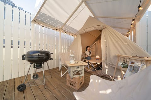 Camp | Premium bedding, desk, laptop workspace, free WiFi