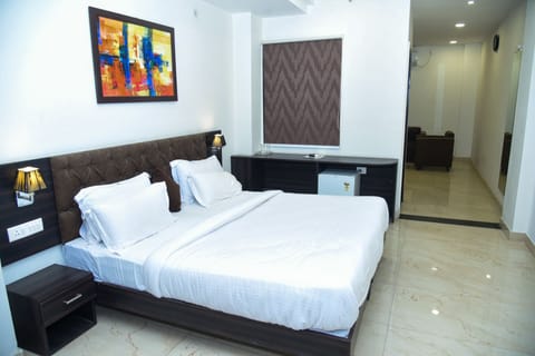 Room | 1 bedroom, desk, soundproofing, iron/ironing board (on request)