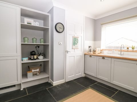 Fridge, dishwasher, electric kettle, toaster