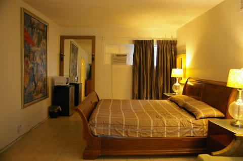 Premium bedding, pillowtop beds, desk, blackout drapes