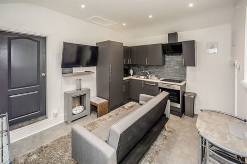 Panoramic Cottage, Accessible, Ensuite (Free parking ) | Shared kitchen