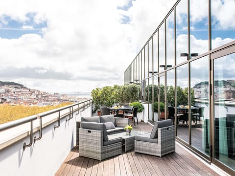 Suite, 1 King Bed, Terrace (Opera) | Premium bedding, minibar, in-room safe, desk