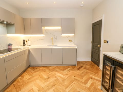 Fridge, dishwasher, electric kettle, toaster