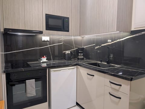 Superior Studio, Sea View | Private kitchen | Fridge, stovetop, coffee/tea maker, electric kettle