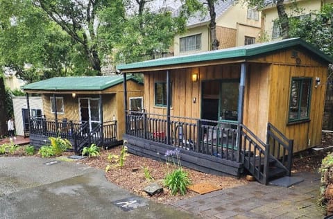 Family Cabin | Free WiFi, bed sheets