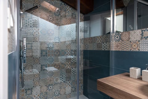 Deluxe Room | Bathroom