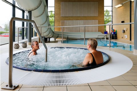 Indoor spa tub