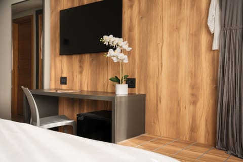 Classic Triple Room | Premium bedding, in-room safe, desk, free WiFi