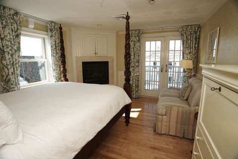 Queen Town View | Premium bedding, minibar, blackout drapes, iron/ironing board