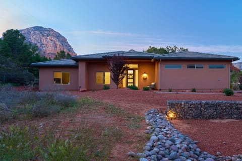 Family House | Blackout drapes, iron/ironing board, free WiFi, bed sheets