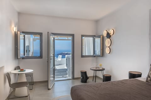 Honeymoon Suite with Outdoor Hot Tub and Caldera View | Living area | 32-inch LED TV with satellite channels, TV