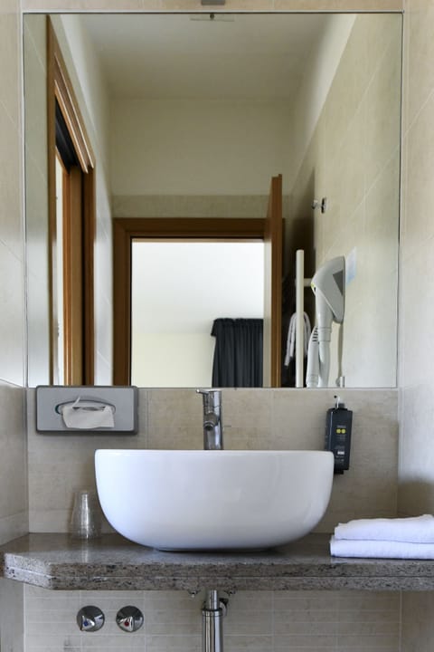 Duplex, Terrace | Bathroom | Shower, free toiletries, hair dryer, bathrobes