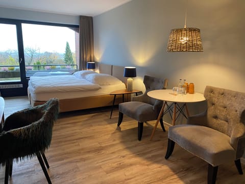 1 bedroom, in-room safe, desk, free WiFi